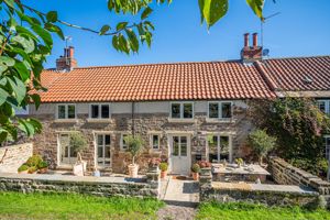 5 Plompton Square- click for photo gallery